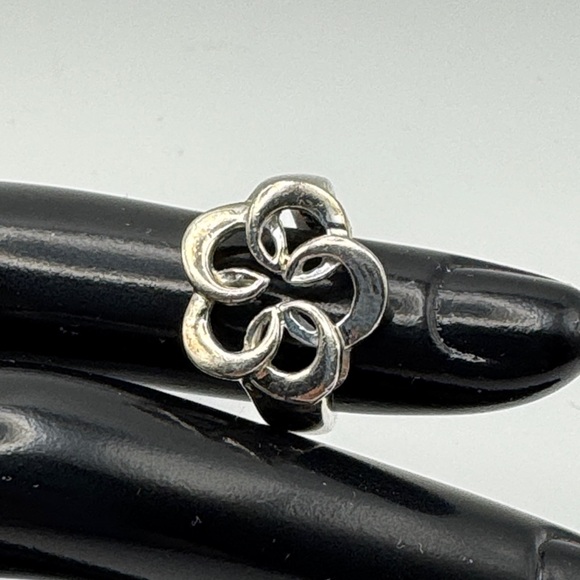 Jewelry - Sterling Silver Flower Ring